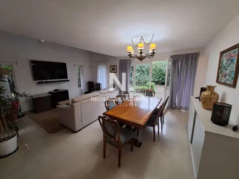 Casa acogedora con piscina y un parrillero en Jardines de cordoba