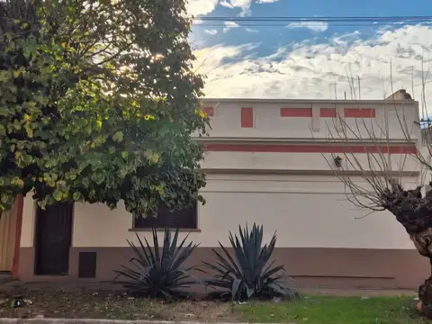Venta casa 4 ambientes en Bernal Oeste