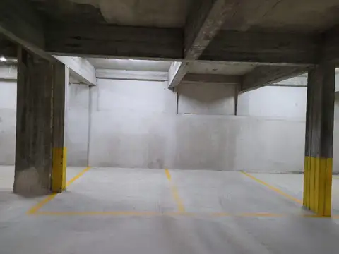 Cochera en venta en La Plata