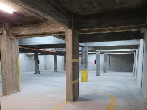 Cochera en venta en La Plata