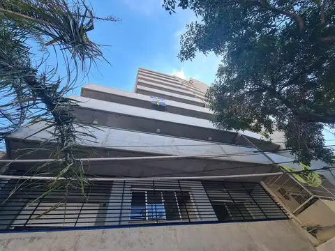 Crespo y Salta Cochera en PB