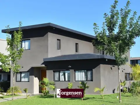 Espectacular Casa en Venta - Araucarias