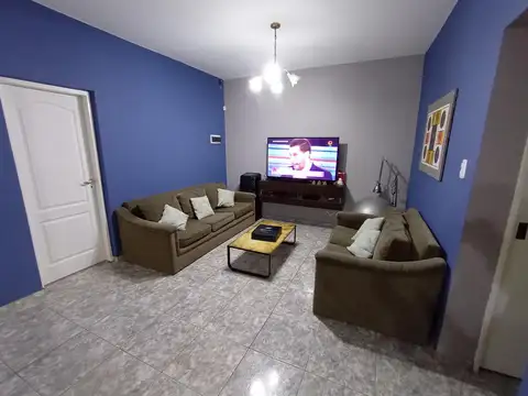 Casa 6 ambientes con 2 baños