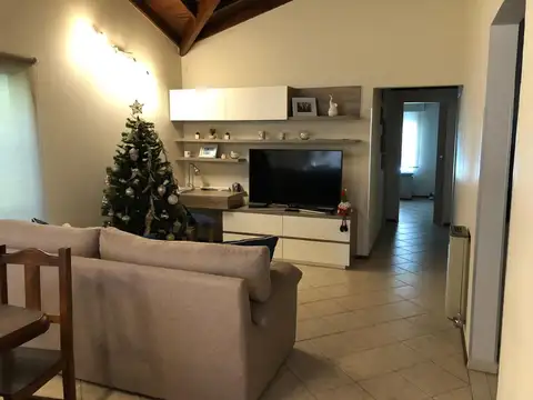 Estupenda casa con piscina en Barrio Lambertucci, Escobar