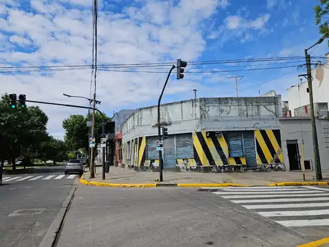 Local comercial con vivienda - Pompeya- venta