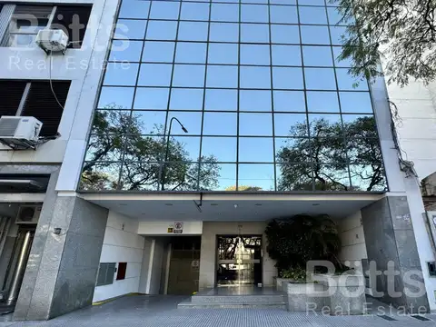 Alquiler Luminosa Oficina Microcentro Con Cochera
