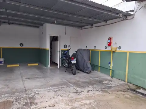 VENTA COMPLEJO DE COCHERAS EN BARRIO DON BOSCO