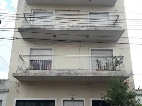 Juan Zanella 4500, Piso 1