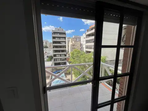 Departamento en venta en Vicente Lopez, actualizado con cochera.