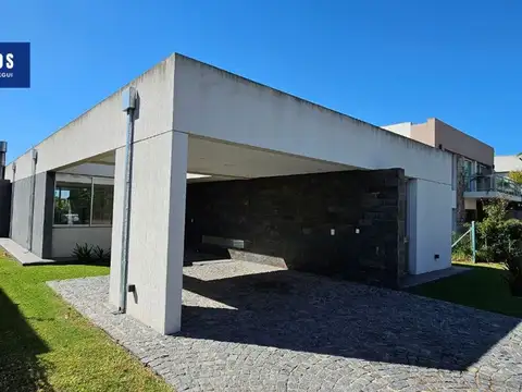 Casa 4 ambientes Venta Los Troncos