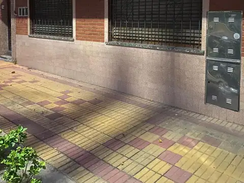 Casa en venta de 3 ambientes con patio y quincho -  Gerli