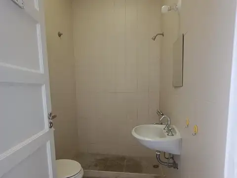 Depto Tipo Casa 6 ambientes con 1 baño