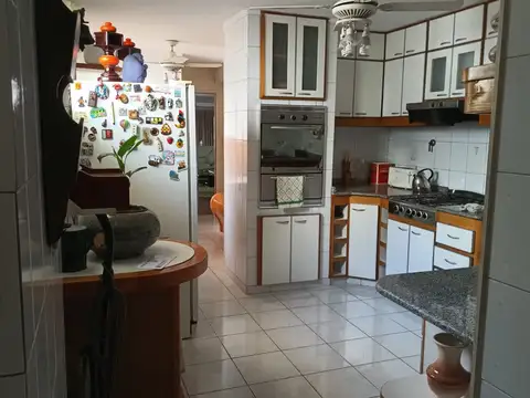 Departamento 4 ambientes con 2 baños