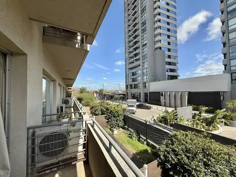 Muy lindo Monoambiente Luminoso con balcón y cochera PROPIA CUBIERTA .Amenities y seguridad.