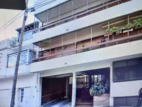 Cochera cubierta en excelente ubicación