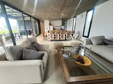 Casa 5 ambientes con 3 baños