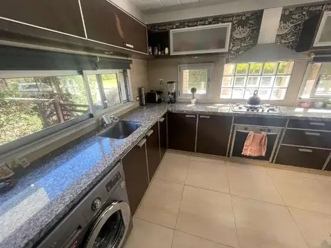 Hermosa Casa de 4 ambientes en Barrancas de Iraola