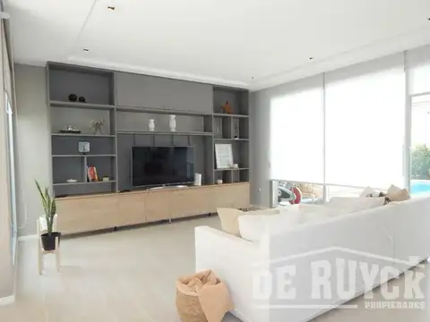 Casa 5 ambientes con 3 baños