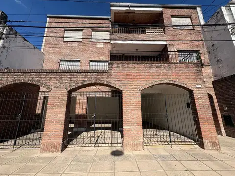 SE VENDE COMPLEJO DE DPTOS CON COCHERAS