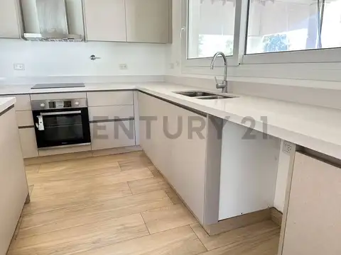 VENTA  CASA 6 AMBIENTES CANNING ST THOMAS ESTE-OESTE   SOBRE LOTE DE 1500 METROS