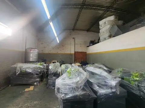 Depósito en Venta de 680m2 cub en Ramos Mejia