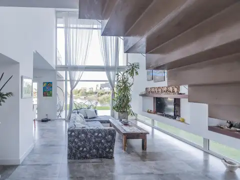 Av de los lagos al 5300