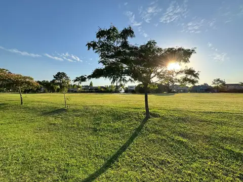 Terreno / Lote en venta de 947m2 con fondo a Verde. Altos de Campo Grande. Pilar