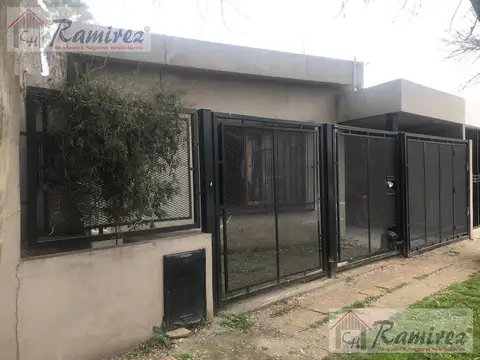 Casa 4 Amb. En Venta. A 100 mts de Santa Rosa - Ituzaingó Norte