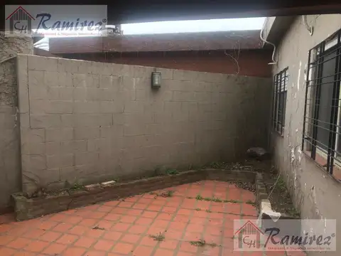 Casa 4 Amb. En Venta. A 100 mts de Santa Rosa - Ituzaingó Norte