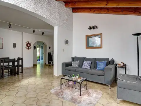 Depto Tipo Casa 4 ambientes con 2 baños