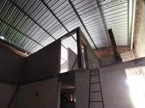 Galpon en Venta 40  mts Fondo