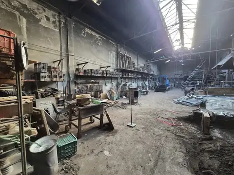 Galpon en Venta 42  mts Fondo