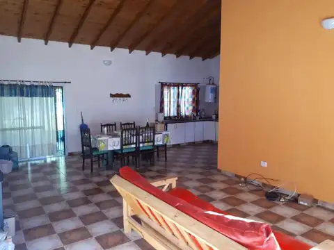 Casa 3 ambientes con 2 baños