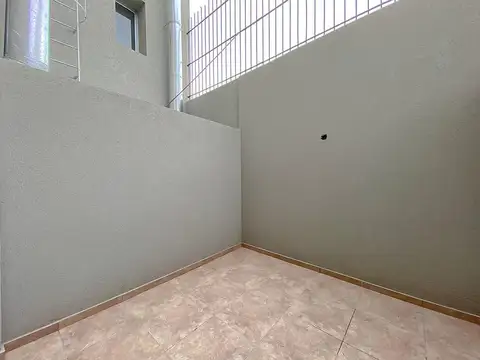 Casa 5 ambientes con 1 baño