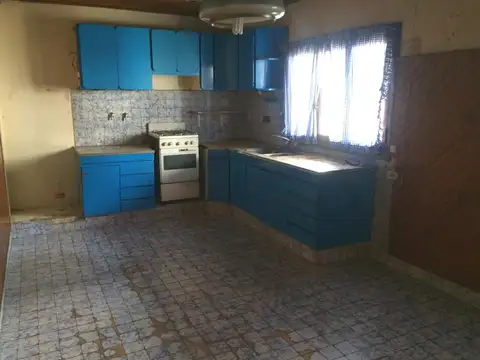Casa 3 ambientes en 2 plantas sobre lote de 10 x 31- Villa Adelina