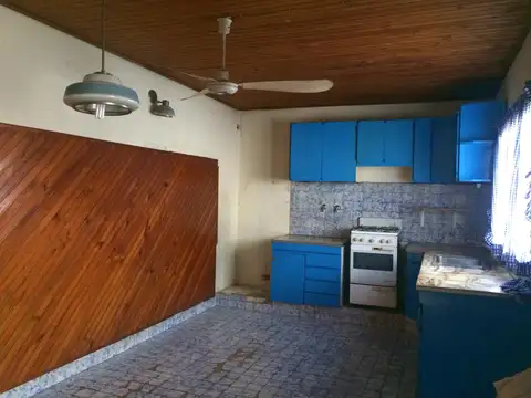 Mazza al 2400 entre Los Ceibos y Castillo