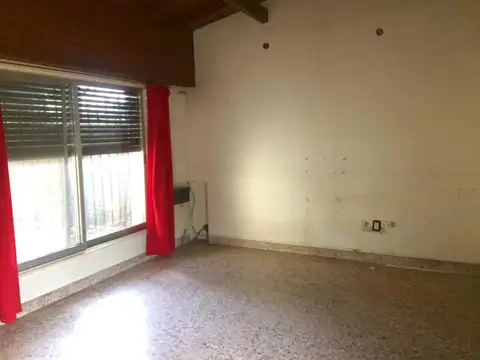 Mazza al 2400 entre Los Ceibos y Castillo