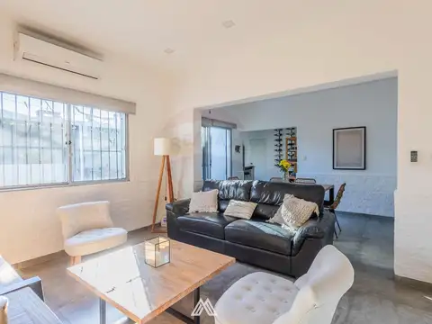 Casa 6 ambientes con 2 baños