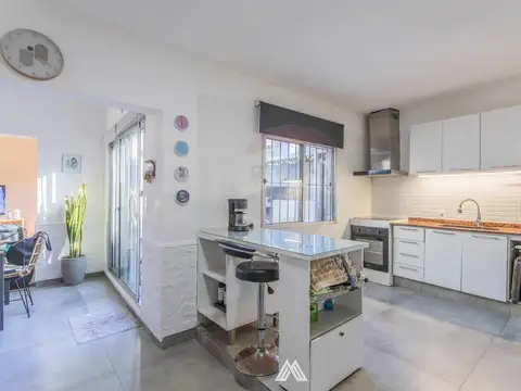 VENTA CASA 4 DORMITORIOS LAS PIEDRAS CENTRO