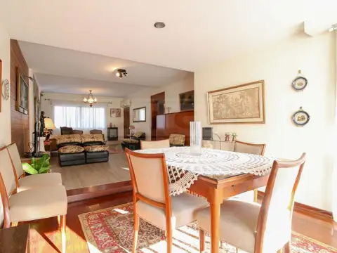 Alsina al 900, entre Formosa y Neuquén