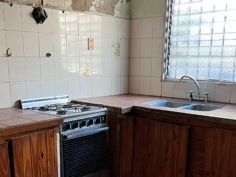 TERRENO CON VIVIENDA A REFACCIONAR