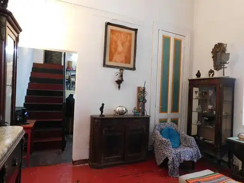 Solis Al 2000 - Casa 8 Ambientes con Patio