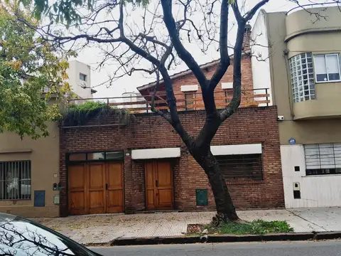 Parque Chacabuco Casa 5 Ambientes con Garaje, Patio y Terraza