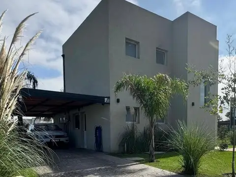 Santa Lucia, Pilar del Este. 100