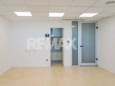 Oficina en Venta con 4 cocheras