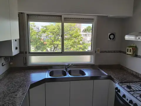 Departamento en alquiler en Pichincha 2 dorm. 3er piso ingreso por escalera