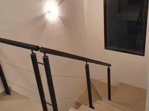 Casa en Alquiler con 2 cocheras