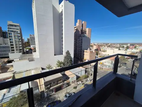 Venta Depto 1 dorm c/balcón al frente, centro Neuquen