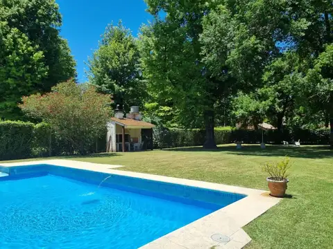 Casaquinta de 5 ambientes en calle Tobago, entre Brughetti y B de Quirós - Tortuguitas -