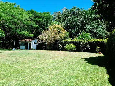 Casaquinta de 5 ambientes en calle Tobago, entre Brughetti y B de Quirós - Tortuguitas -